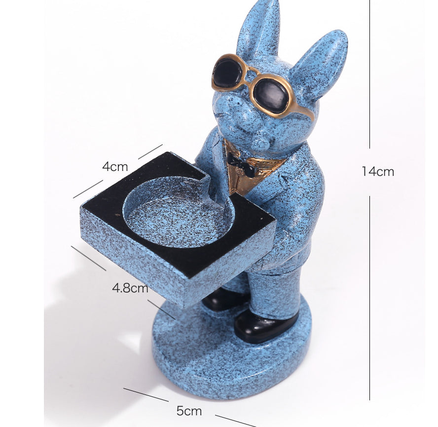 Innovative Astronaut-Themed Wireless Watch Charger Stand